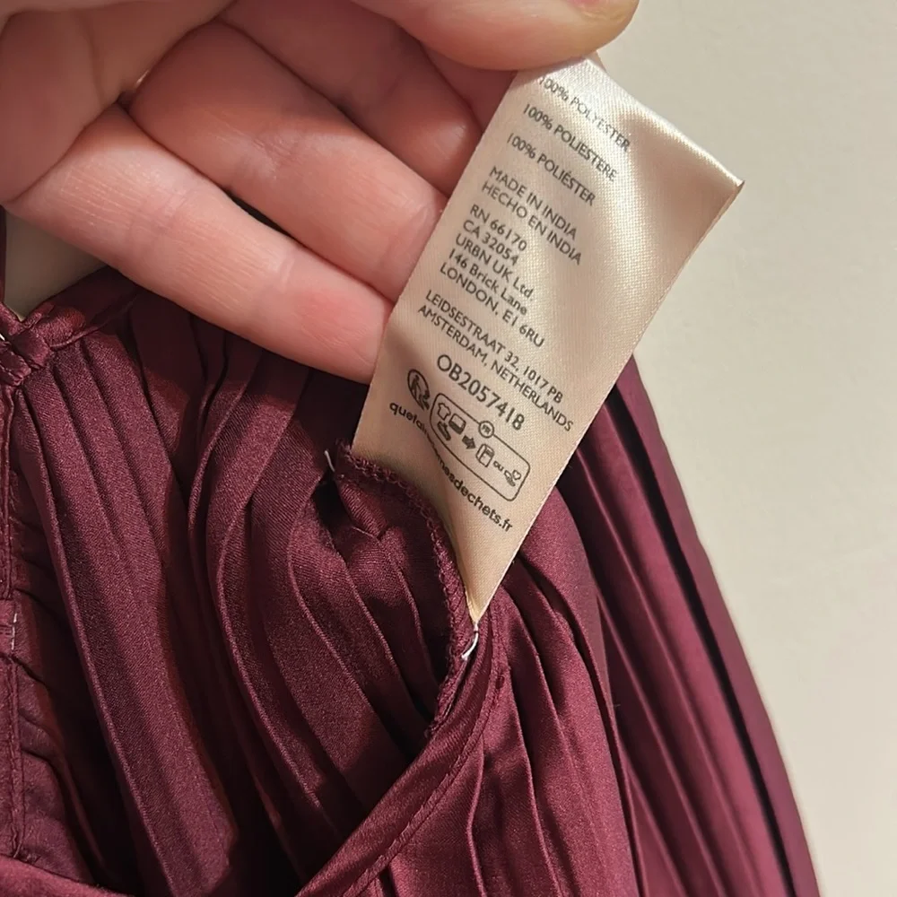 By Anthropologie Sleeveless Plissé Jumpsuit Wine Size XL - Picture 9 of 9